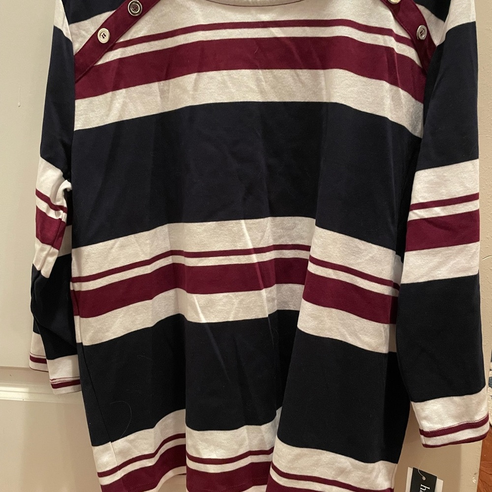 Hasting and Smith XL Maroon and Black 3/4 sleeve button embellished shirt